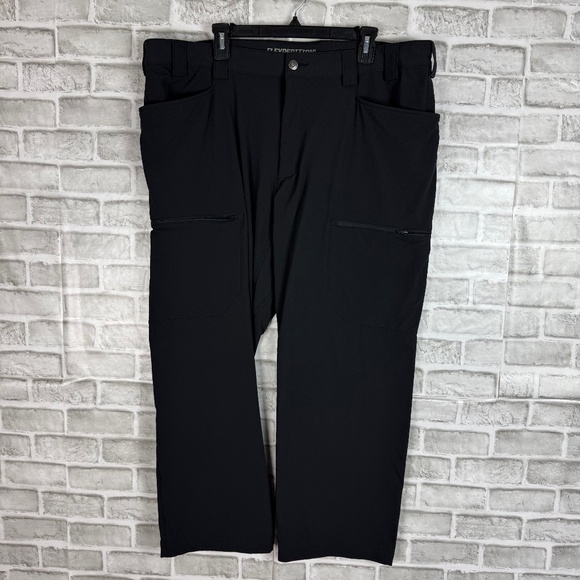 Duluth Trading Flexpedition Relaxed Fit Solid Black Multi Pocket Pants 42 x 30 - Picture 1 of 9